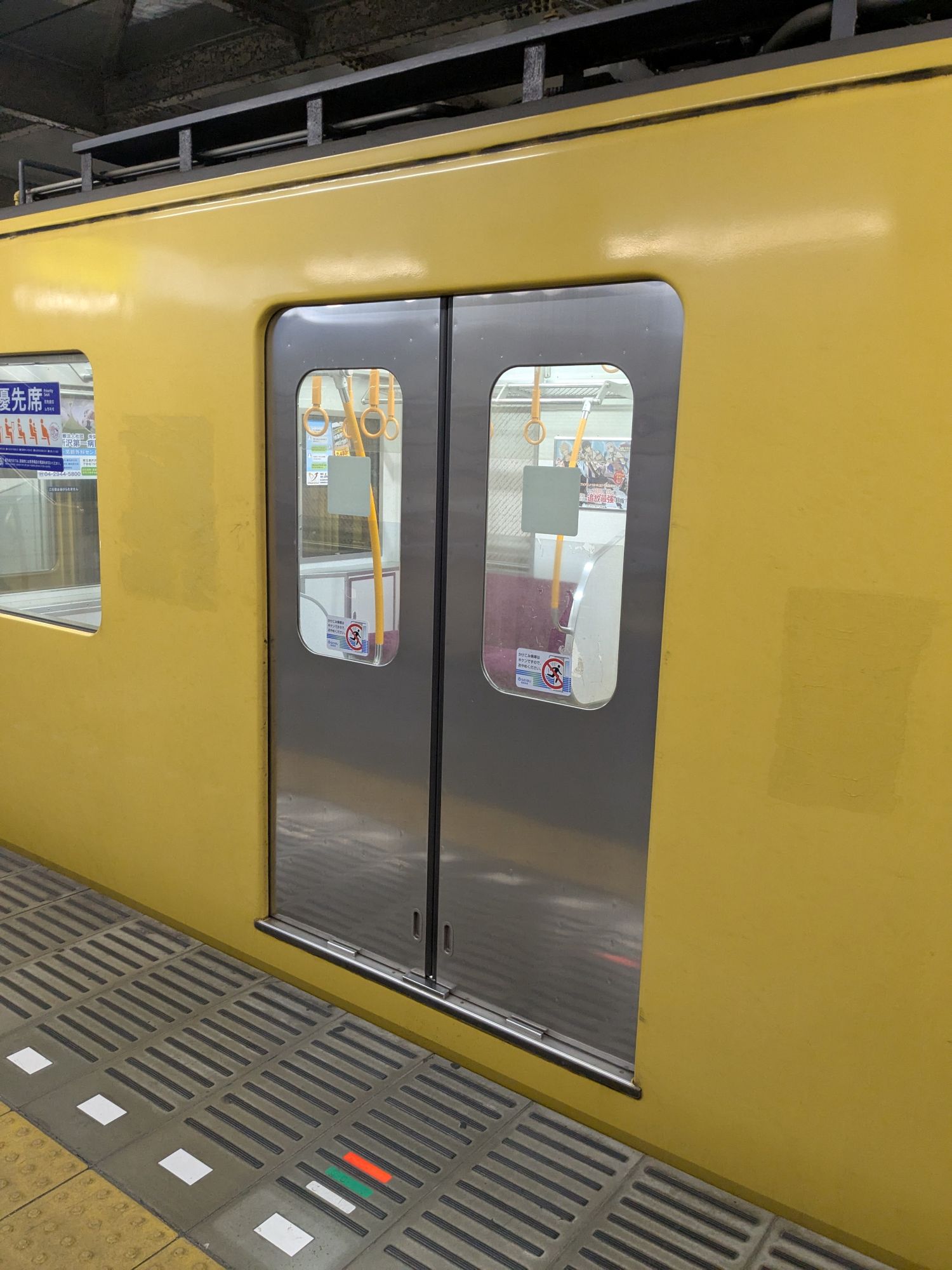 実車のドア付近を撮影した写真